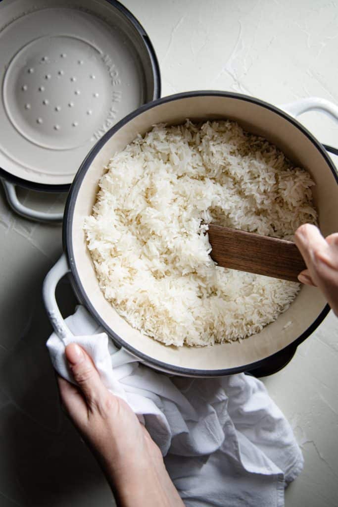 Musui Kamado cooking a pot of white rice viewed overhead