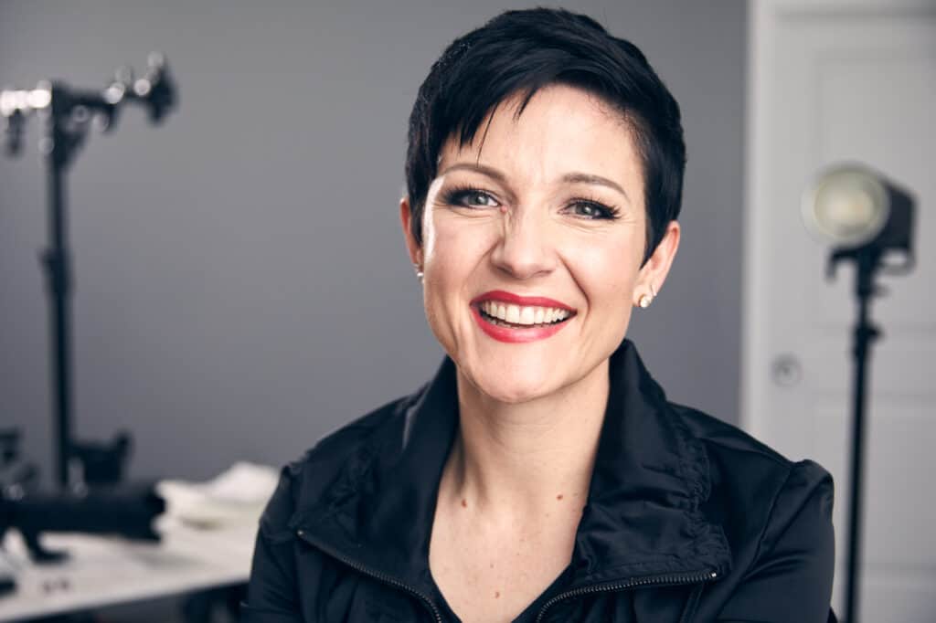 Headshot of Joanie Simon in her photography studio